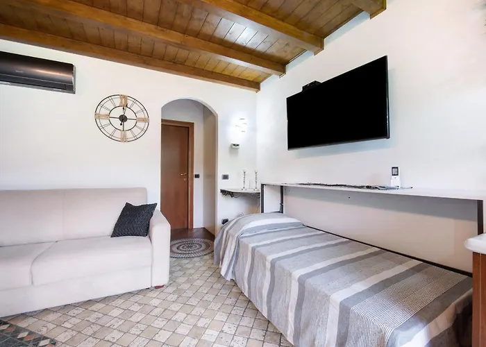 Farmhouse Of Grandfather Chek Bellagio